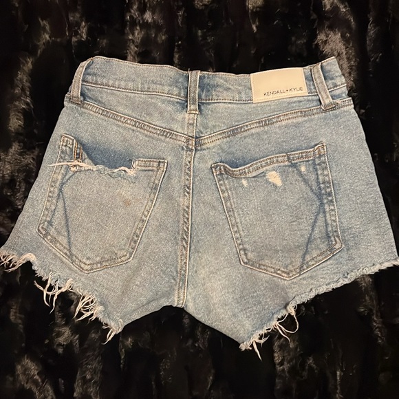 Kendall & Kylie Jean short, 0/24 , worn but still good condition! - Picture 5 of 5